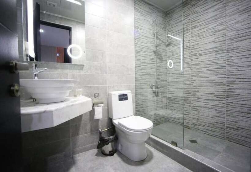 پانسیون West Tower