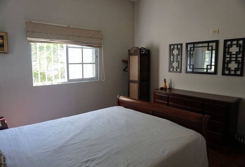 Baoba Breeze Bed & Breakfast  Beachfront Paradise