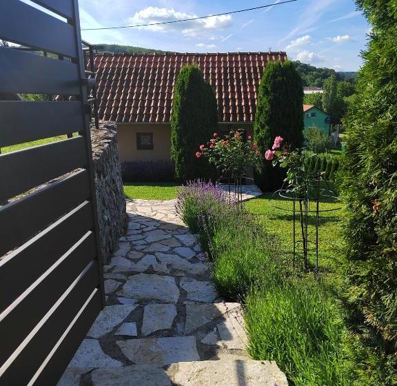 پانسیون Garden 022