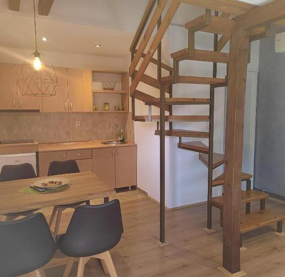 پانسیون Garden 022