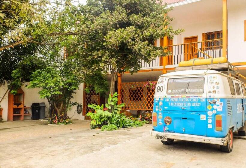 هاستل Boutique Platanal