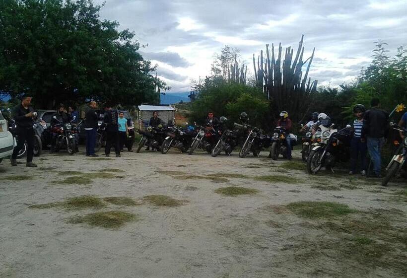 هتل Alojamiento Casa De Campo Los Cactus