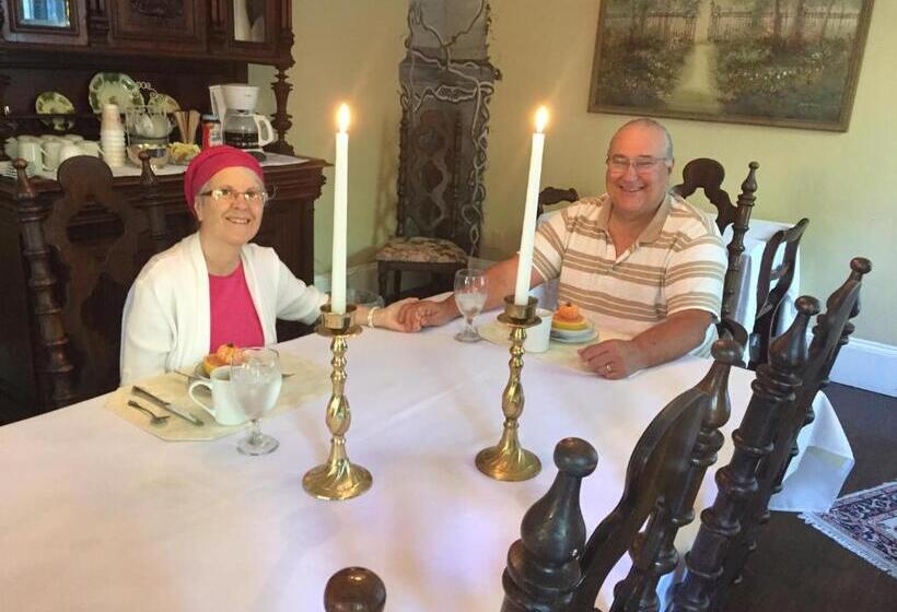 مبيت وإفطار 1872 Denham Inn