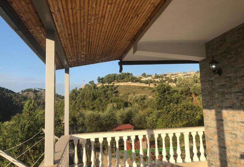 تختخواب و صبحانه Guest House Xhuljon