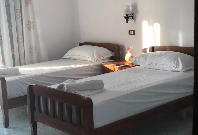 تختخواب و صبحانه Guest House Xhuljon