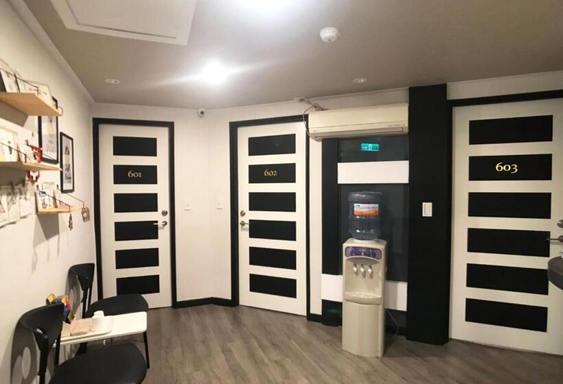 هاستل Huang Kai