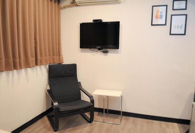 هاستل Huang Kai