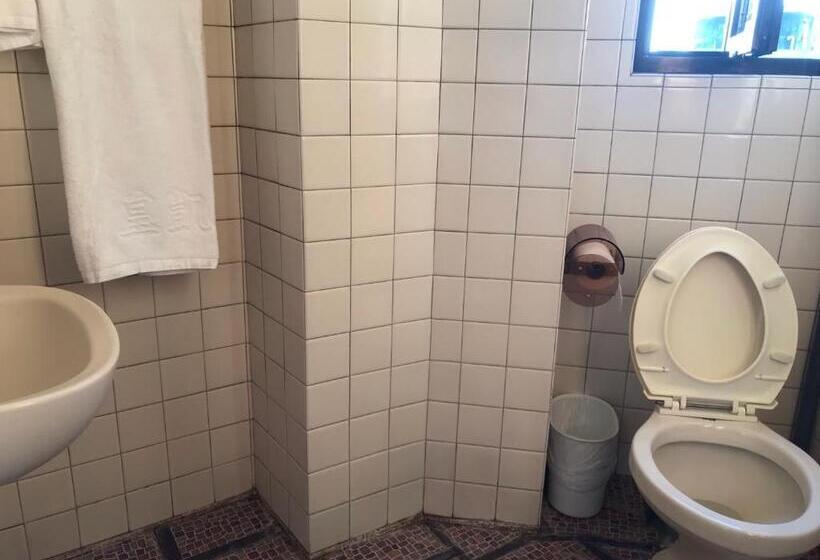 هاستل Huang Kai