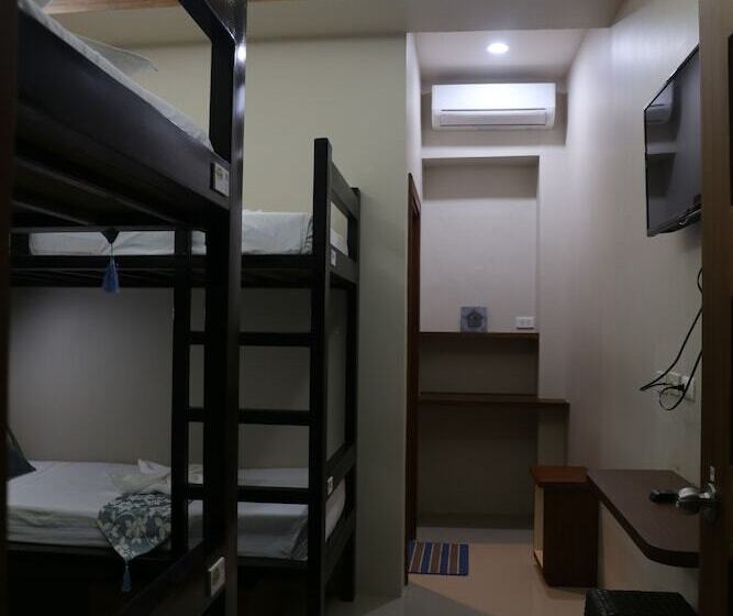 Coron Hostel Express Adults Only