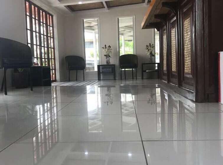 هتل The White House