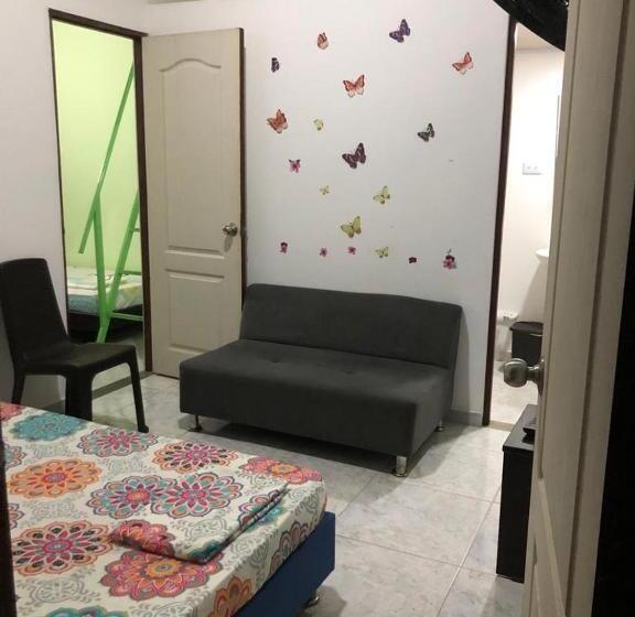 هاستل Montecarlos