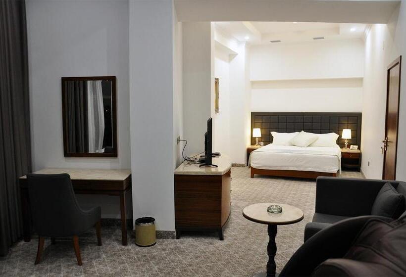 בית מלון כפרי Parliament Palace