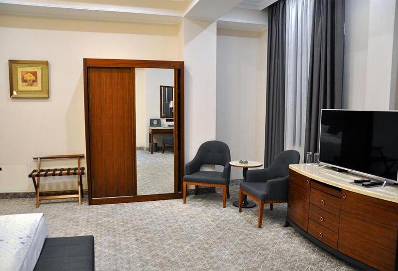 בית מלון כפרי Parliament Palace