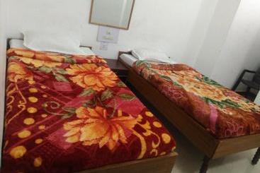 پانسیون Sharda Guest House
