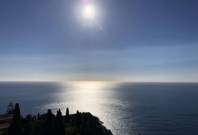 تختخواب و صبحانه Elios Tao