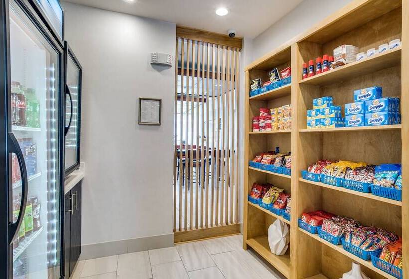 בית מלון כפרי Holiday Inn Express & Suites   Denton South, An Ihg