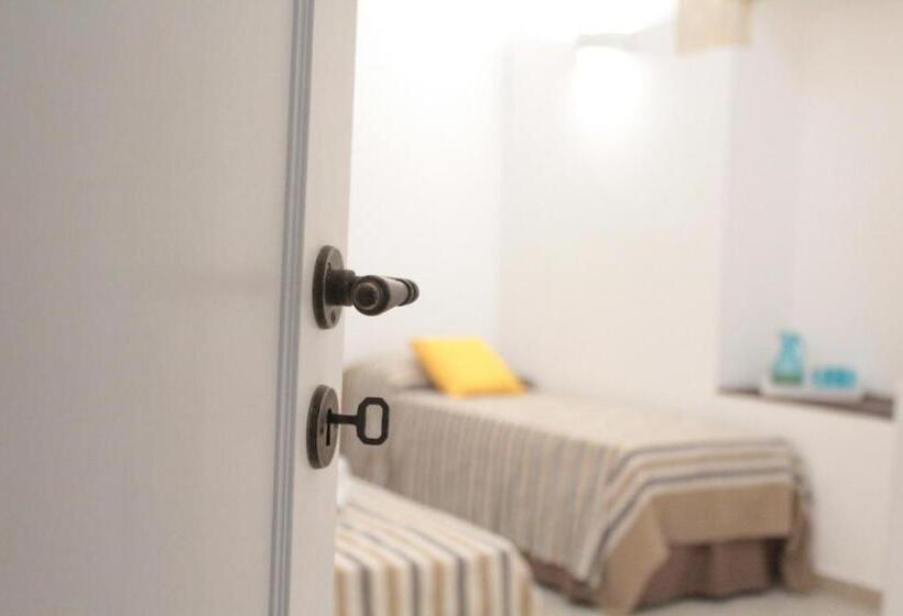 تختخواب و صبحانه A Casa Ventotto