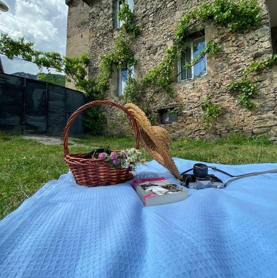 پانسیون Iuri Udesiani S Guesthouse