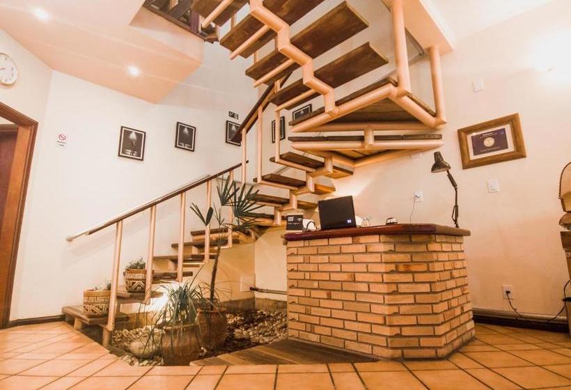 הוסטל Rogai Hotel Pousada