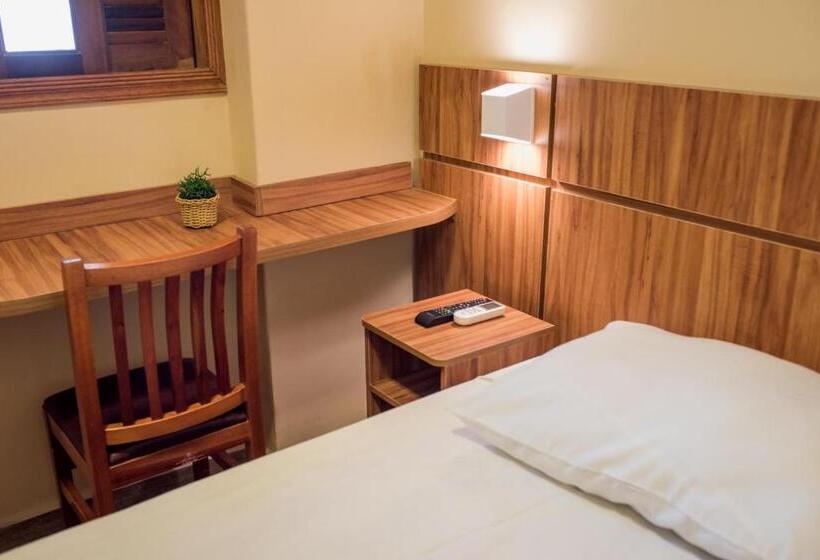 הוסטל Rogai Hotel Pousada