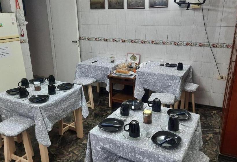 تختخواب و صبحانه La Rojarilla