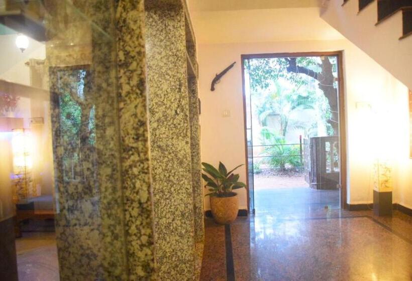 تختخواب و صبحانه Laligurasvilla Beachside Escape   100m To Beach