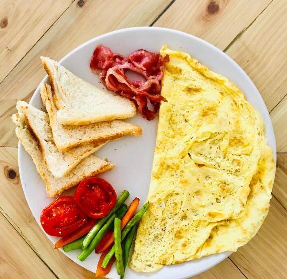 تختخواب و صبحانه Laligurasvilla Beachside Escape   100m To Beach