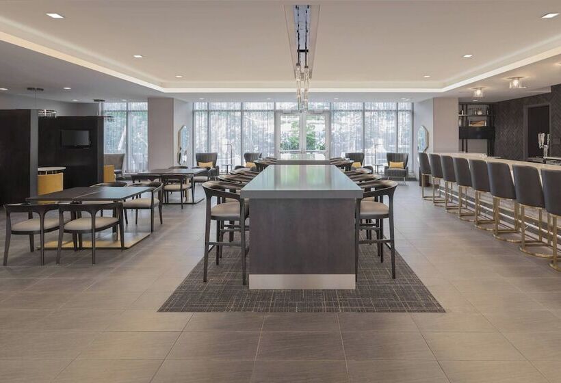 هتل Courtyard By Marriott Halifax Dartmouth