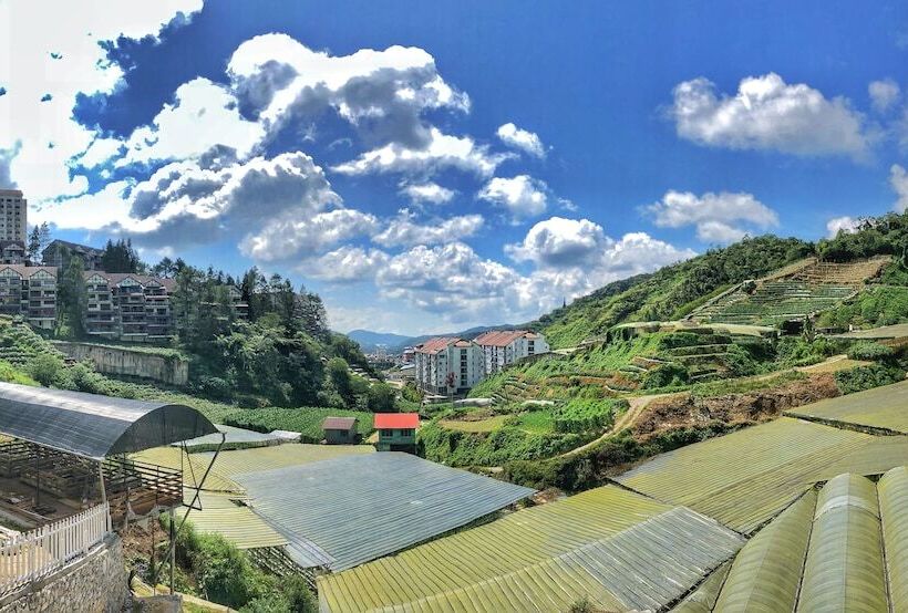 هتل کپسول Kea Garden Mini Chalet   Hostel