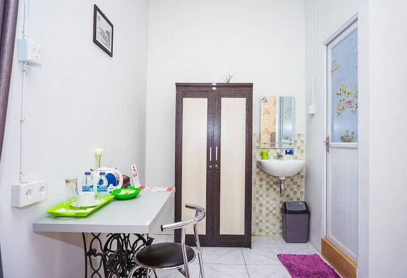 Hotel Oyo 433 Nelvi Residence Syariah