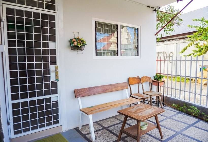 Hotel Oyo 433 Nelvi Residence Syariah