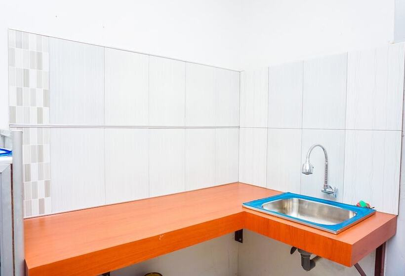 Hotel Oyo 433 Nelvi Residence Syariah