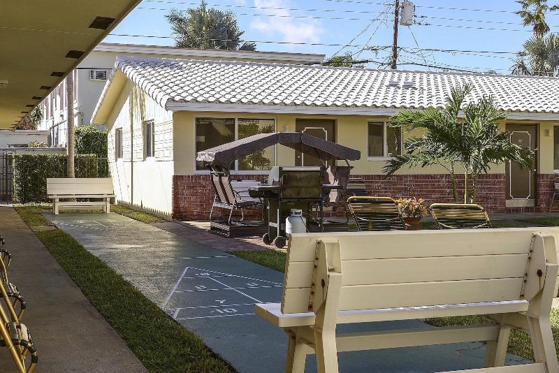 Shell Motel Hollywood