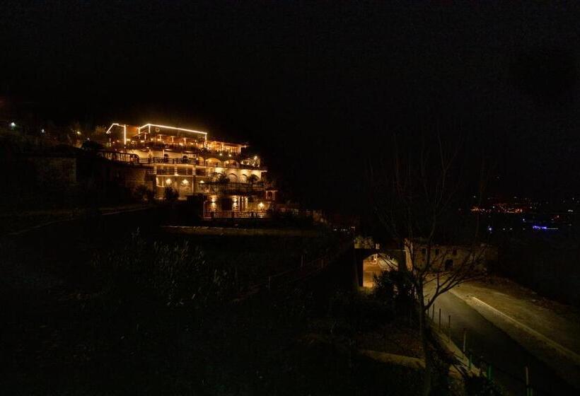 هتل Grandpa S House