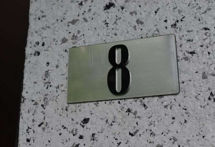 تختخواب و صبحانه Gori