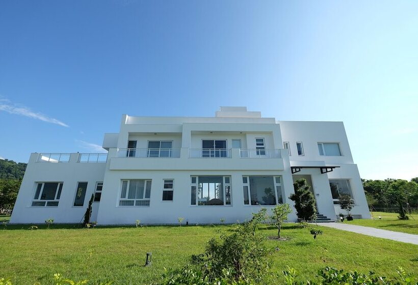 تختخواب و صبحانه Childlike House