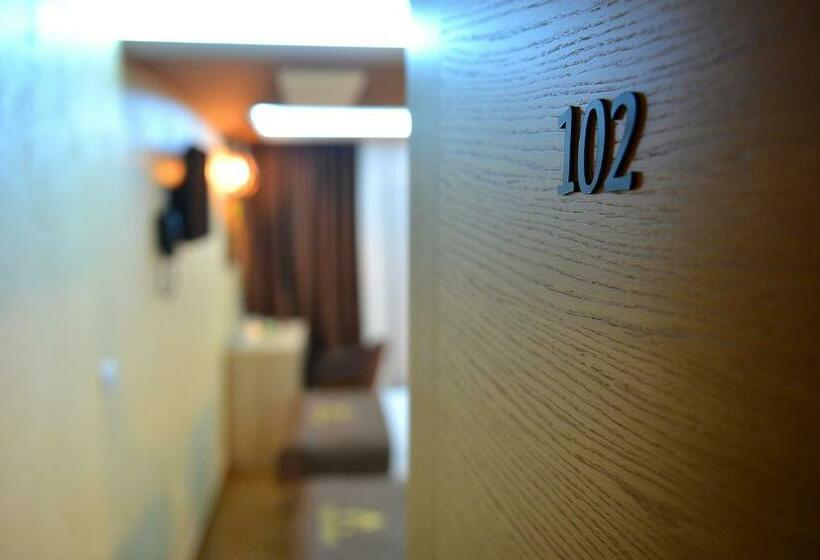 پانسیون Restaurant & Apartments & Rooms Avenia