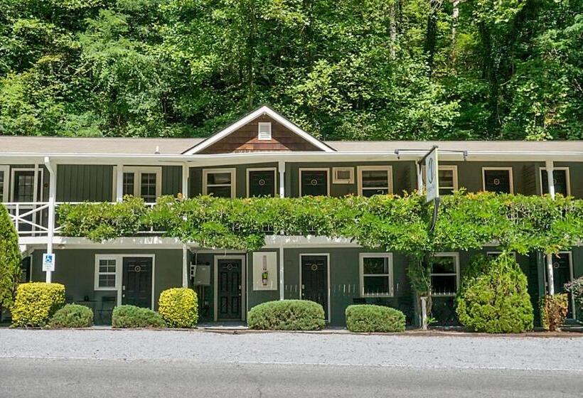 モーテル Hickory Falls Inn