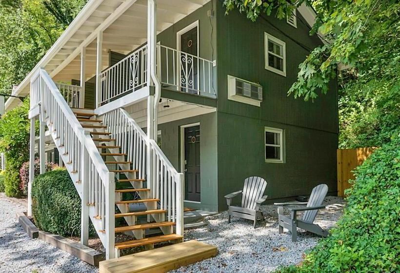 モーテル Hickory Falls Inn
