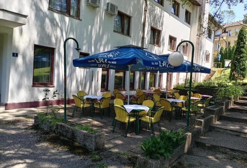 تختخواب و صبحانه Vila Panonija