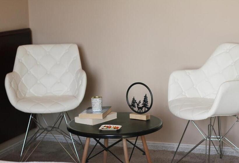 پانسیون Hostal Rural Can Pau