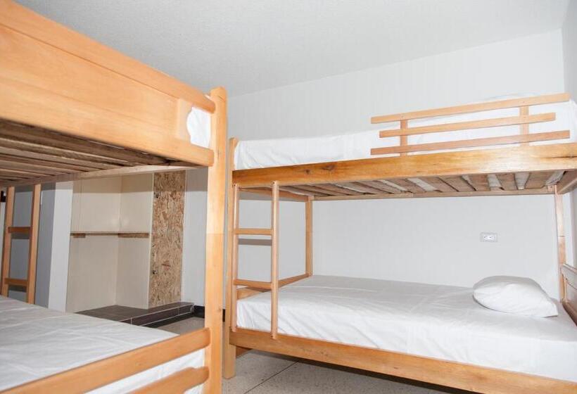 پانسیون Les Balcons Hostel