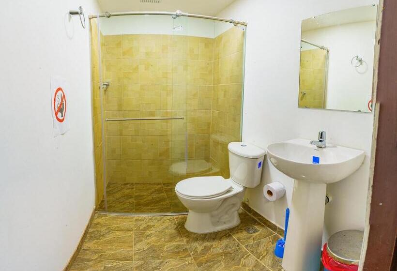 پانسیون Les Balcons Hostel