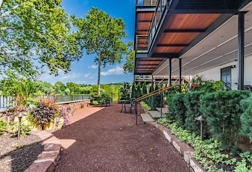 Общежитие Carriage House New Hope
