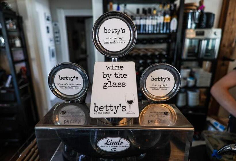 مبيت وإفطار The Kitch Inn   Boutique Inn And Wine Bar