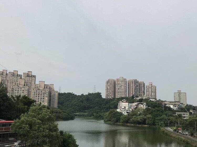 هاستل Gin Lon Lake Motel