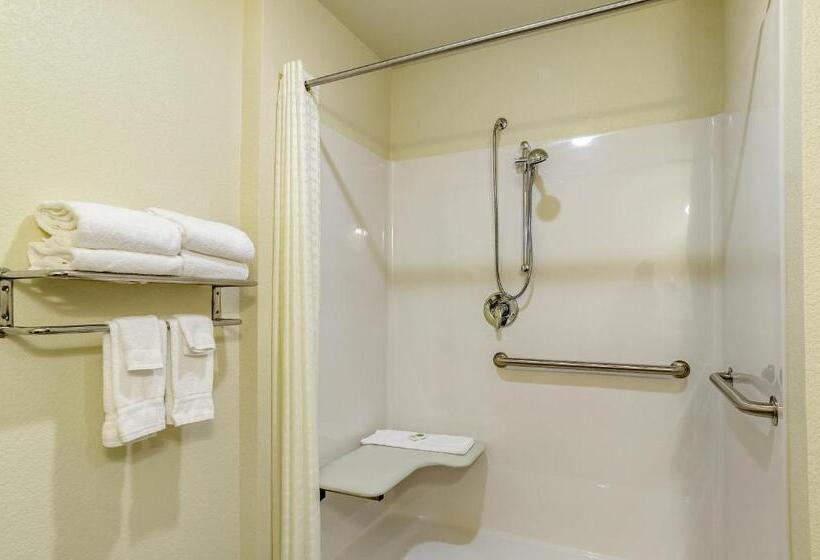 Cobblestone Hotel & Suites   Hutchinson