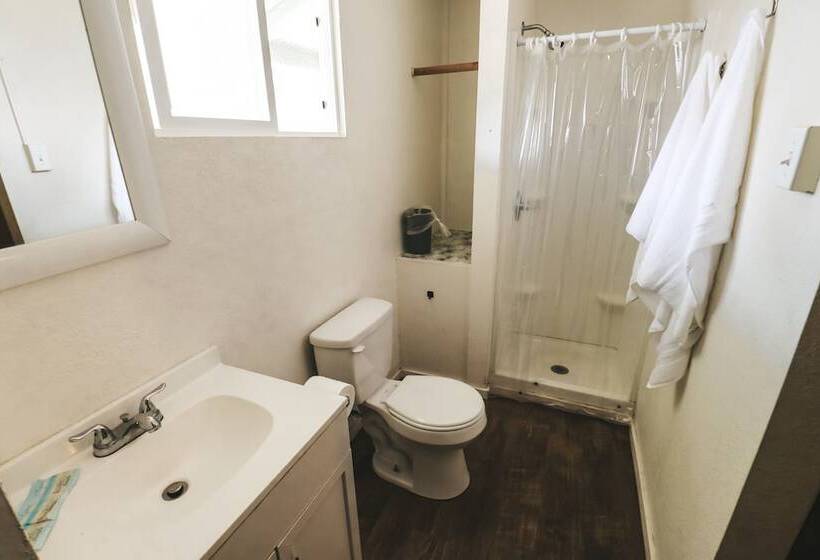 Central Maui Hostel