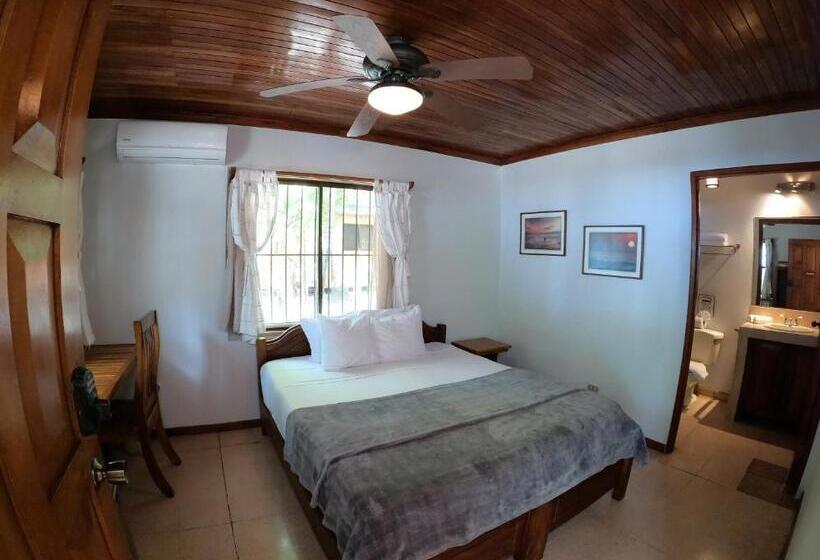 ホテル Casa Cecilia Beach Front
