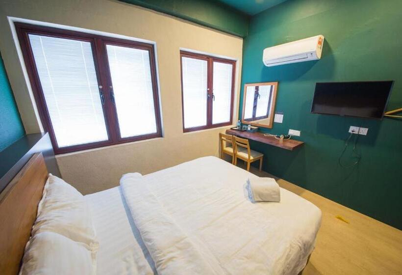 فندق Room V @ Jalan Sultanah Near Bus Stop Batu Pahat